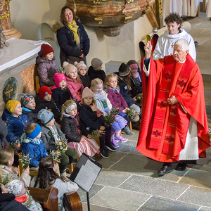 Palmweihe wird zu einem lebendigen Gottesdienst.